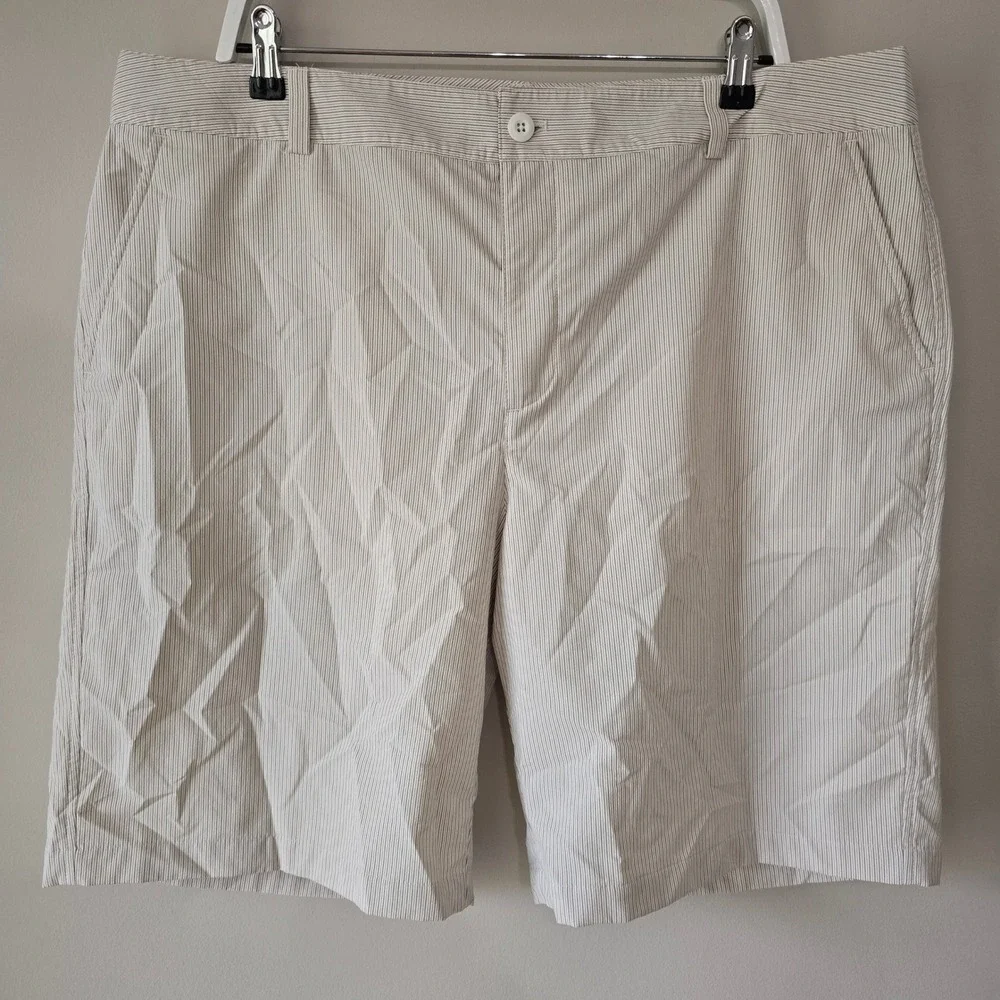 Under Armour Mens 40 Performance Golf Shorts Tan White Pinstripe Stretch